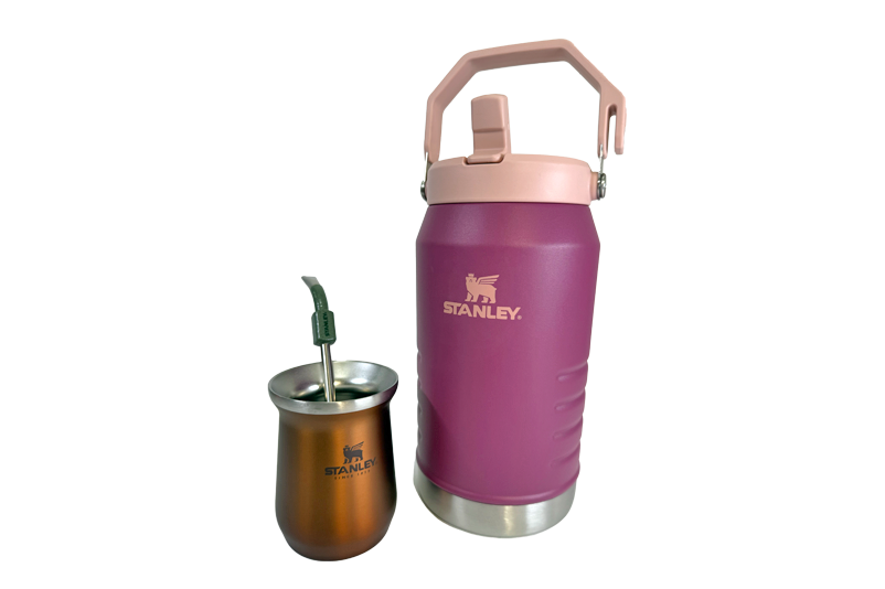 Combo Stanley para amantes del mate y de las aventuras en campo | IceFlow Flip Straw Jug 1.4L + Bombilla de precisión para Mate + Mate Mug 236ml