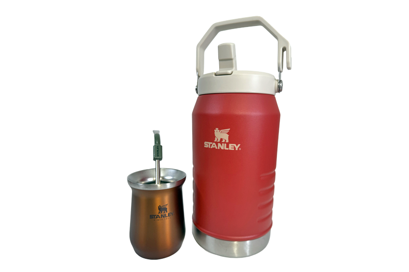 Combo Stanley para amantes del mate y de las aventuras en campo | IceFlow Flip Straw Jug 1.4L + Bombilla de precisión para Mate + Mate Mug 236ml