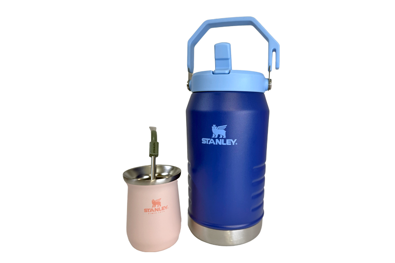 Combo Stanley para amantes del mate y de las aventuras en campo | IceFlow Flip Straw Jug 1.4L + Bombilla de precisión para Mate + Mate Mug 236ml